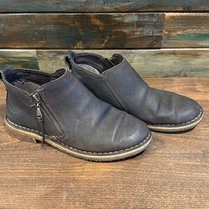 UGG clementine Dark Brown Leather Boots 6.5